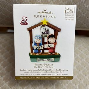 Peanuts Pageant "The Peanuts Gang" Hallmark Magic Cord